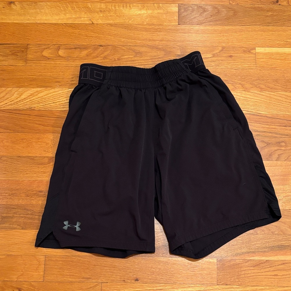Under Armour Men's Black Fitted Heat Gear Performance Shorts - 9 inches